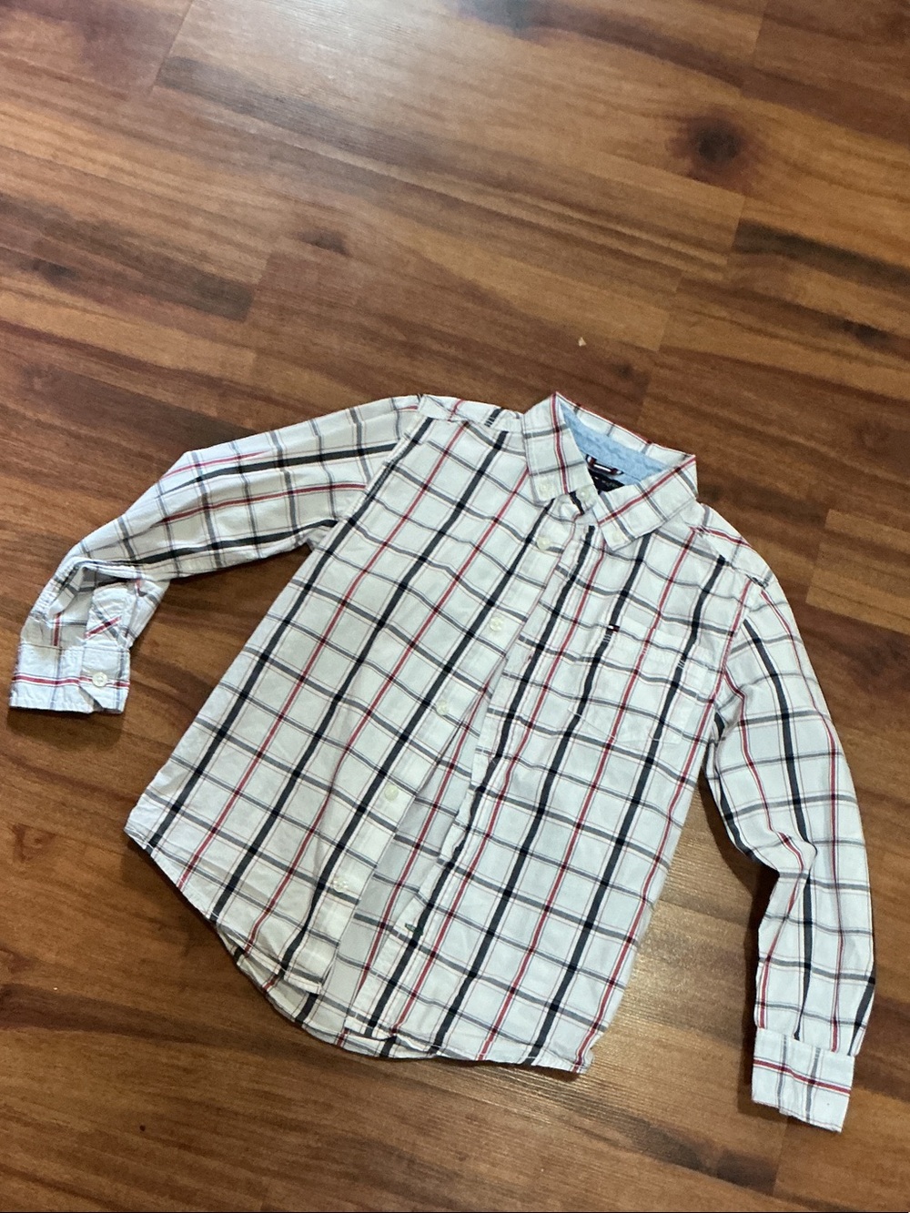 Tommy Hilfiger boys sz 8 10 White Plaid Button-Up Shirt with Red & Black Checks